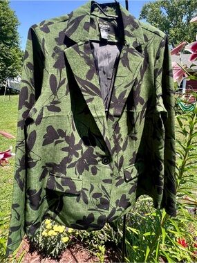 Soho Black Floral Print on Olive Green Single-Button Blazer
